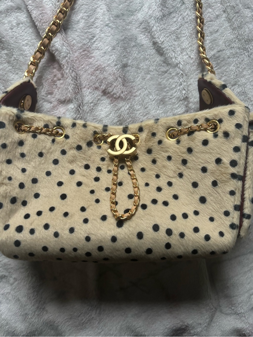 CHANEL Cream and Black Polka Dot Shoulder Bag with Gold CC Chain - Picture 3 of 14
